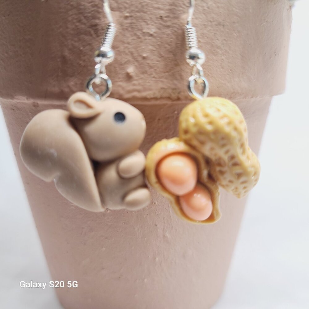 Squirrel‎ and Peanuts Dangle Drop Earrings NEW Women's Fun Gifting Quirky Casual - Picture 2 of 5